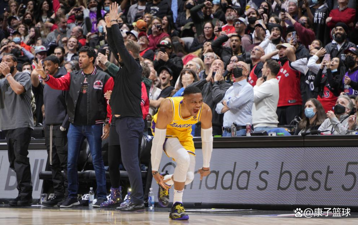 九游体育-蒂姆连续十二场比赛得分超过惊险取胜，湖人挑战极限！-九游体育